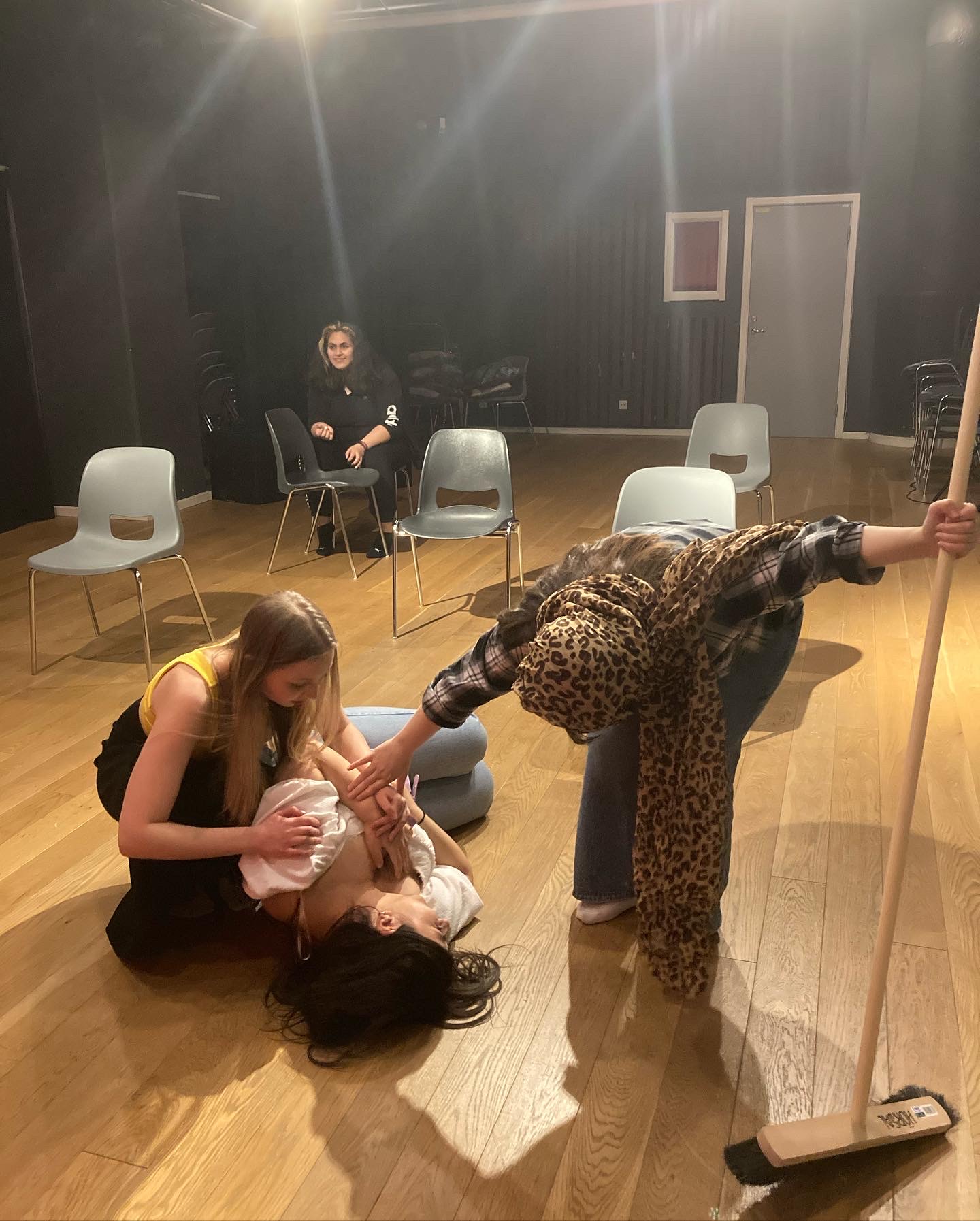 Livet Bitch! studio improviserar en scenrepetition